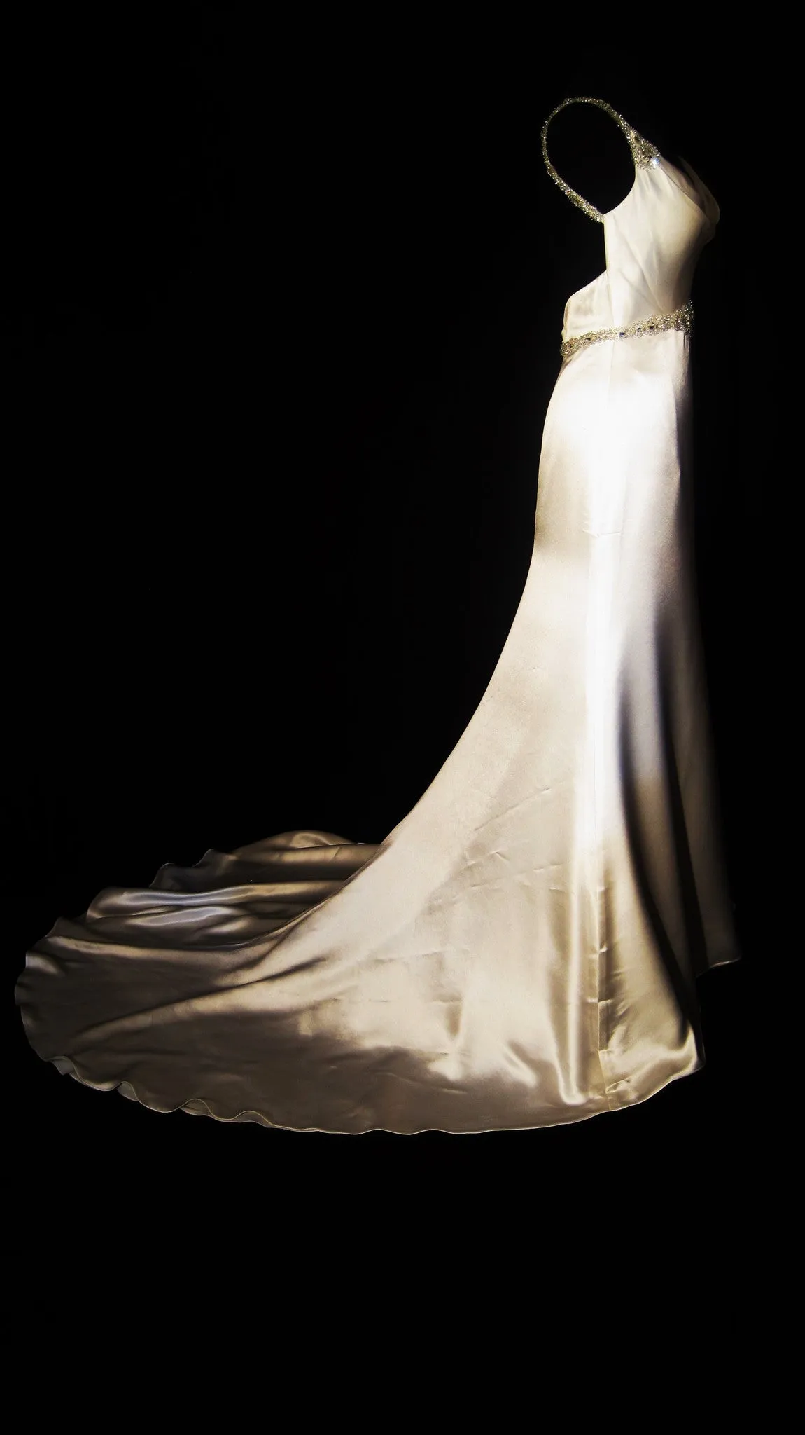 Lusan Mandongus sample wedding dress 2095 slinky sheath gown backless vintage glamour