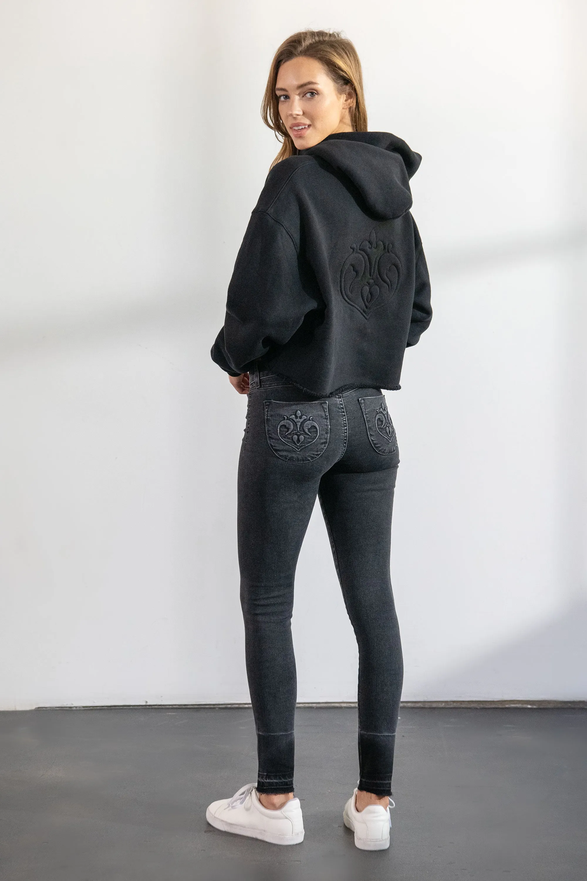 Suzie Skinny In The Fame