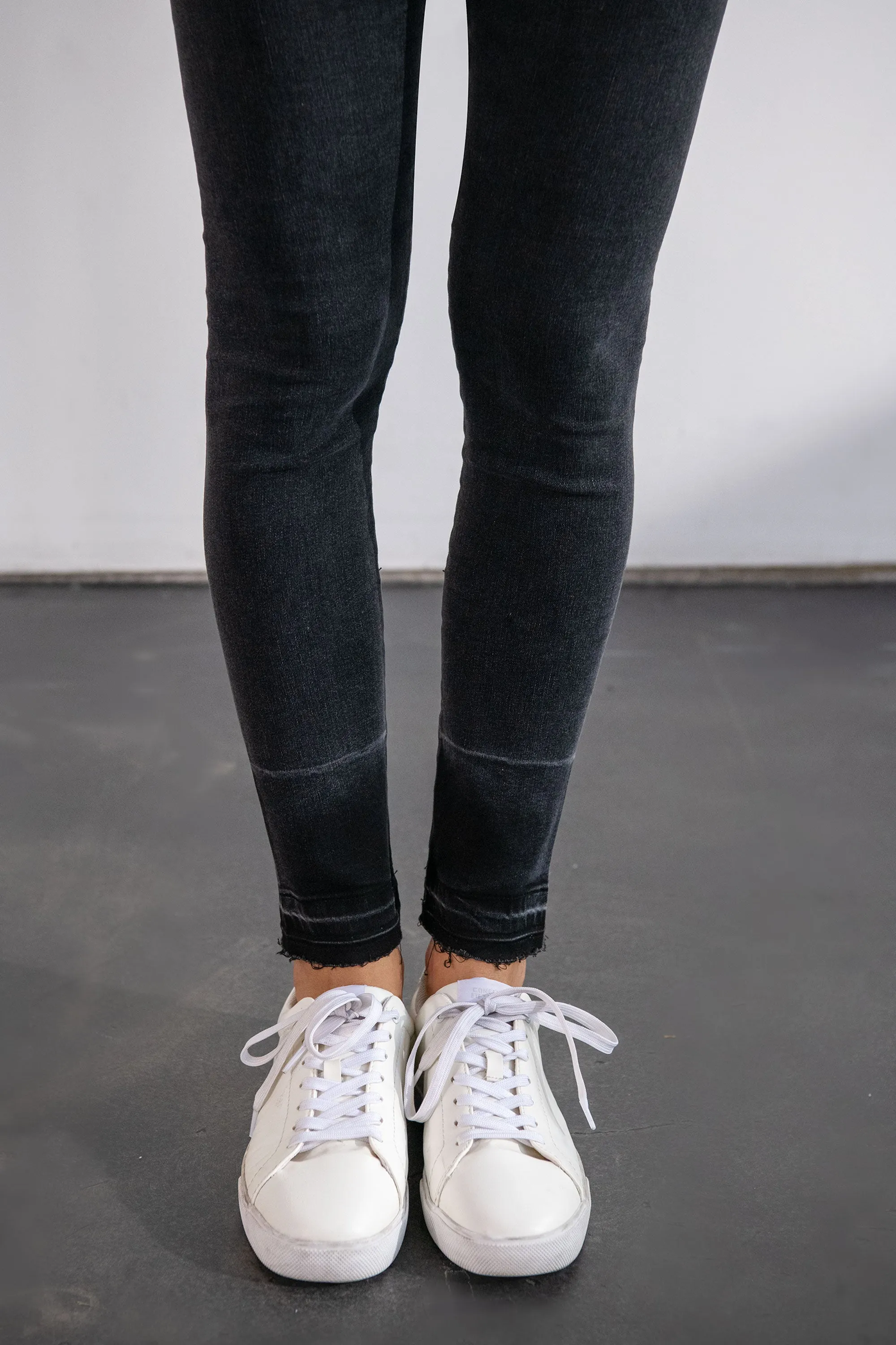 Suzie Skinny In The Fame