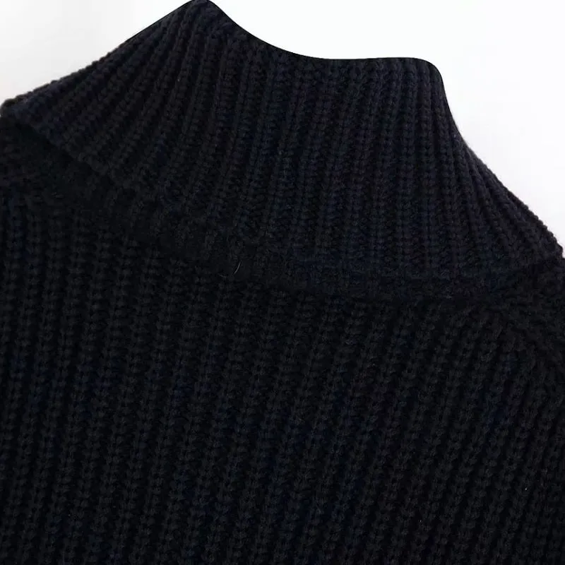 SWEATER WITH CONTRAST POCKETS
